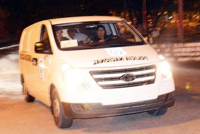 Detuvieron anoche al exfutbolista Ronaldinho - Política - ABC Color