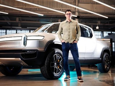 Quién es R.J Scaringe, la nueva competencia de Elon Musk y Tesla