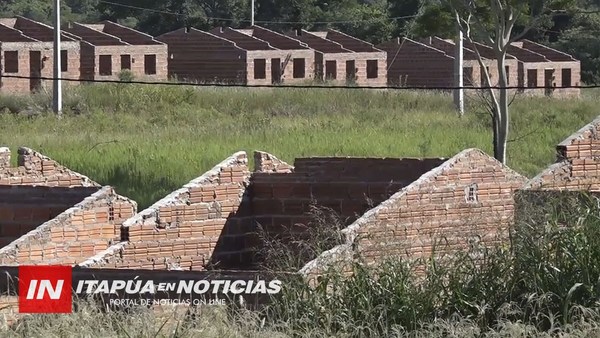 AVANZAN GESTIONES PARA LA CONSTRUCCIÓN DE VIVIENDAS EN SAN COSME Y DAMIÁN