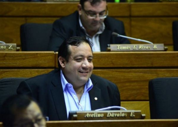 Diputado Avelino Dávalos es favorecido por lentitud fiscal