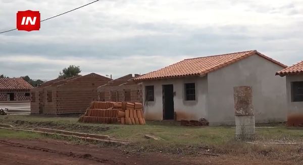 AVANZAN GESTIONES PARA LA CONSTRUCCIÓN DE VIVIENDAS EN SAN COSME Y DAMIÁN..