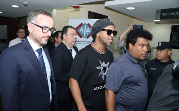 Ronaldinho preso en la agrupación especializada
