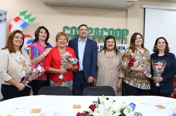 HOY / La CONPACOOP a través del Comité Nacional de Mujeres Cooperativistas, realizó la conferencia "El liderazgo de la mujer como factor de construcción"
