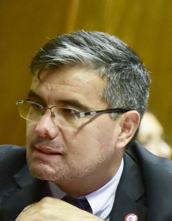 Diputado Acosta dijo estar en contra de proyecto de castración química y cuestionó a Bajac por orar en el Senado - No tiene nombre - ABC Color