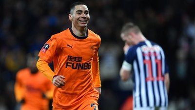 Junto a un campeón del mundo, Almirón integra el 'equipo ideal'