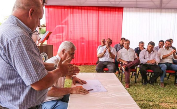 Firman contrato para asfaltar el tramo San Juan Bautista del Ñeembucú con la ruta Alberdi-Pilar