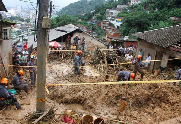 Suben a 31 los muertos por las lluvias en Sao Paulo