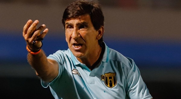 Tras impasse y renuncia de por medio, Costas sigue como DT de Guaraní » Ñanduti