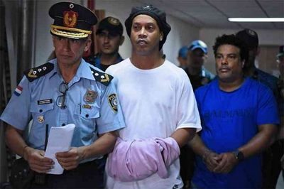 Ronaldinho recusa a juez y pide arresto domiciliario