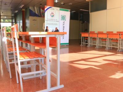 Miles de pupitres serán distribuidos en Itapúa mediante apoyo de la EBY