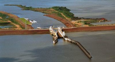 Estudian acciones para optimizar tránsito en Esclusa de Yacyretá