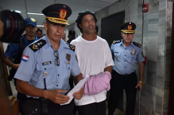 JUEZA DECRETA PRISIÓN PREVENTIVA PARA RONALDINHO Y SU HERMANO