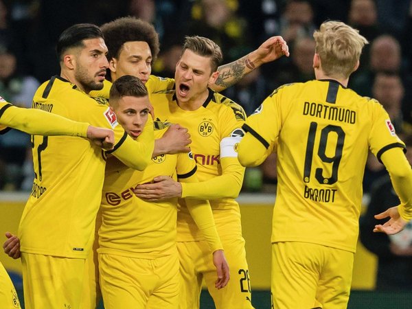 El Dortmund gana en Monchengladbach y asciende al segundo lugar