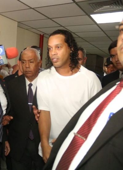 Jueza decreta prisión preventiva para Ronaldinho y su hermano