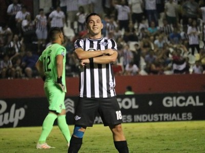 El Gumarelo se afirma en la cima - APF
