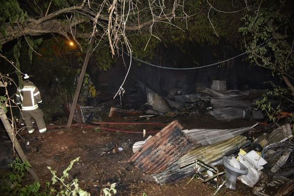 Incendio consume varias casas en Villa Elisa - Nacionales - ABC Color