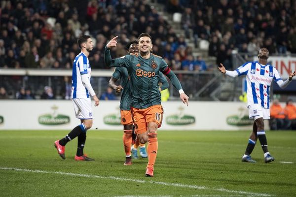Ajax resiste a la presión del AZ Alkmaar - Fútbol - ABC Color