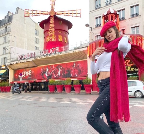 ¡Modelo en barrio rojo de París! | Crónica