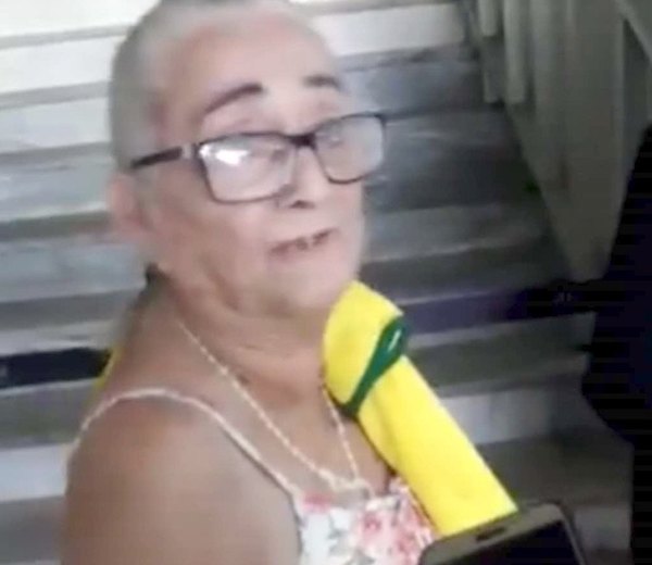 Doña quiso autógrafo de Ronaldinho ra’e | Crónica