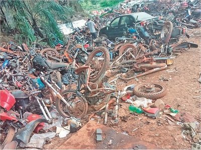 Recicladores en guerra por el retiro de las chatarras en Alto Paraná
