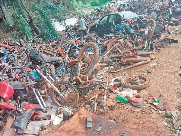 Recicladores en guerra por el retiro de las chatarras en Alto Paraná