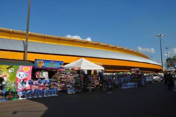 Comerciantes de frontera evalúan despidos masivos de funcionarios