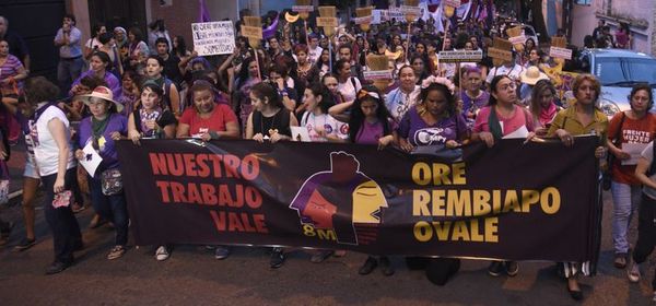 Mujeres en lucha y movilizadas en contra de la precarización - Locales - ABC Color