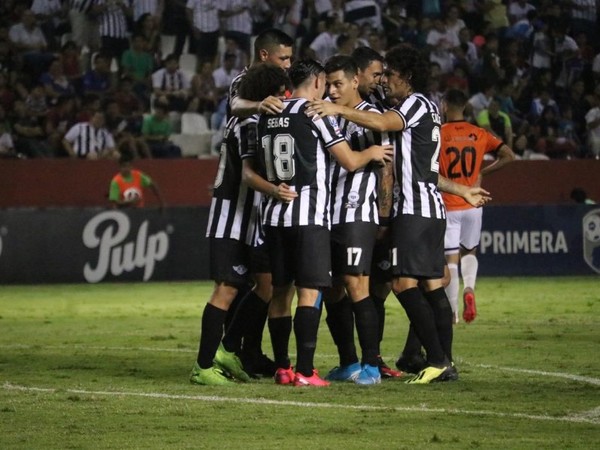 Triunfo categórico y Libertad sigue puntero