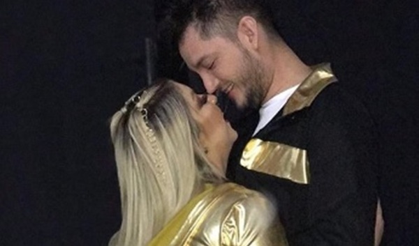 Románticos, Fátima Román y Junior Rodríguez cantaron juntos