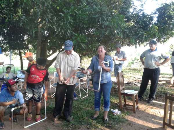 Plomera se destaca en su comunidad | San Lorenzo Py