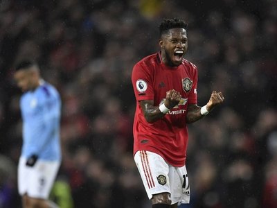 El Manchester United doblega a un frágil e insulso City