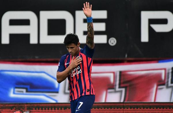 Doblete de Adam Bareiro y victoria de San Lorenzo