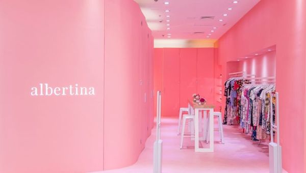 La marca de ropa Albertina apuesta por la inclusión laboral de microempresarias
