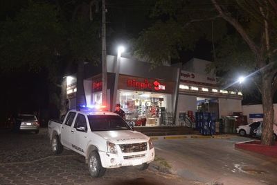 Asaltan dos tiendas de la misma cadena y se llevan más de G. 6 millones - Nacionales - ABC Color