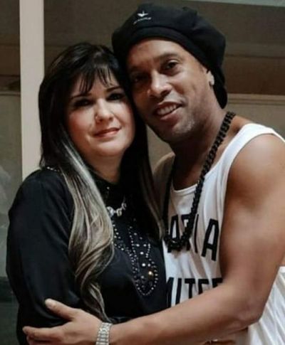 Empresaria vinculada al caso Ronaldinho se presentaría ante la Justicia