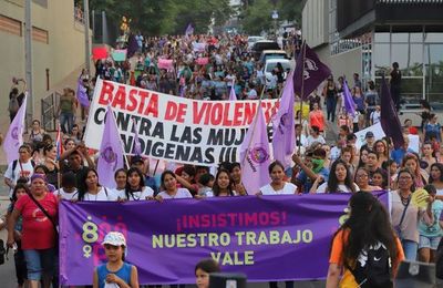 Multitudinaria marcha por el 8M - Política - ABC Color