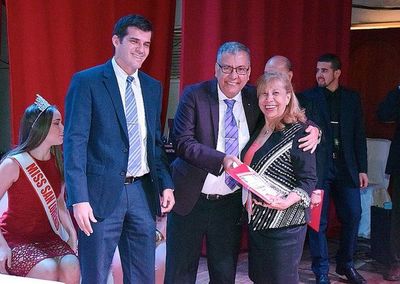 Un homenaje  municipal  a las mujeres en su día - Locales - ABC Color