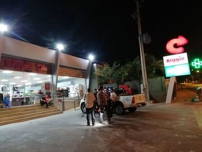 Asaltan dos tiendas de conveniencia