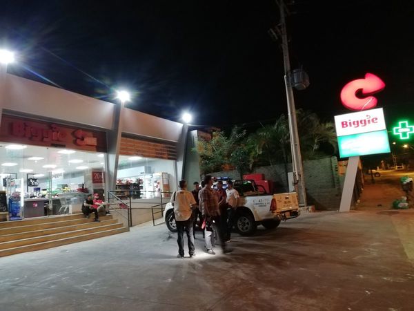 Asaltan dos tiendas de conveniencia