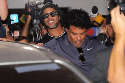 Ronaldinho y su foto viral en la Agrupación Especializada