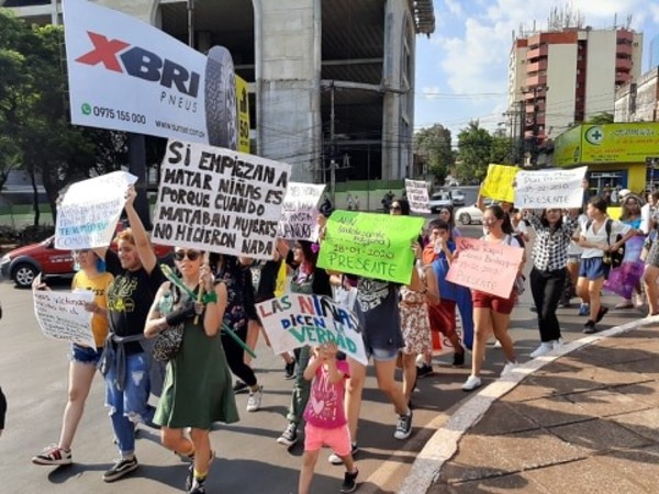 Varias organizaciones marcharon por el Día Internacional de la Mujer