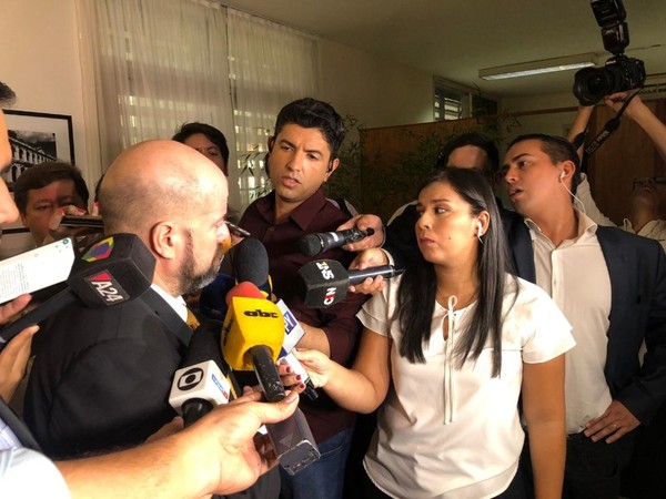 Empresaria solo intermedió para que gestores tramiten documentos de Ronaldinho
