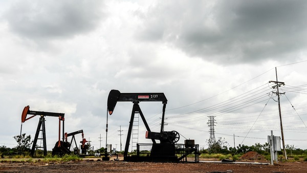 Se desplomó el precio del petróleo y arrastró a las principales bolsas del mundo