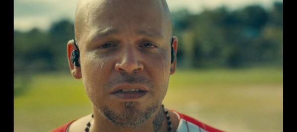 Nueva canción de Residente exhibe depresión oculta tras telón de fama - Periodismo Joven - ABC Color