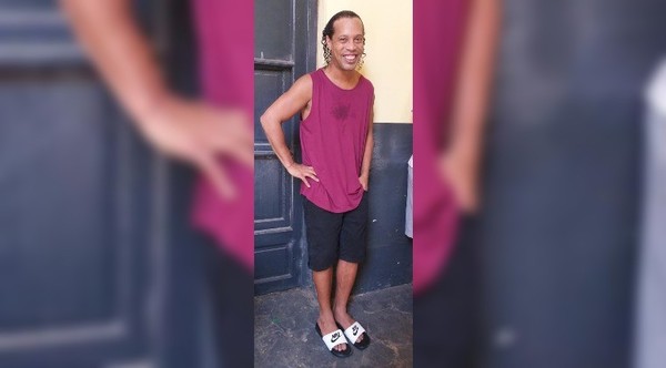 Cómo vive Ronaldinho en la cárcel: el ‘finde’ recibió a niños y exfutbolistas