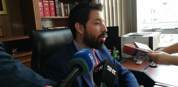 HOY / Dalia sigue prófuga de la justicia y su defensa presenta certificado médico