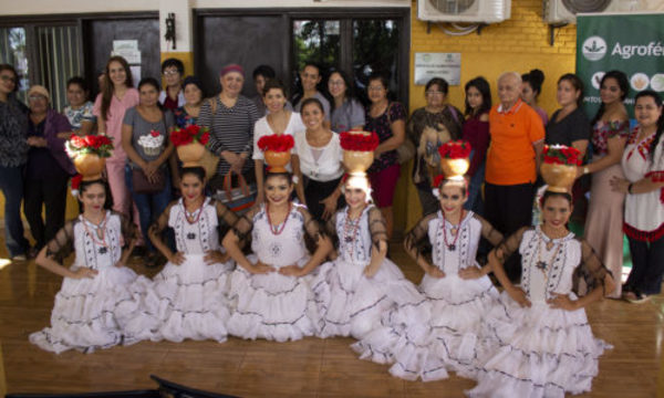 » Agrofértil celebró el día de la mujer paraguaya entregando donaciones