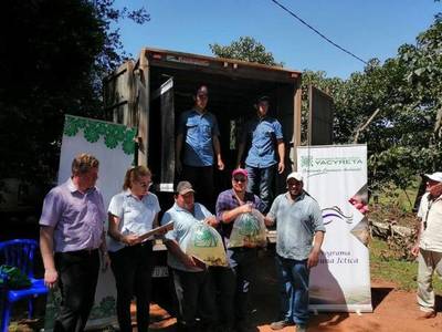 GOBERNACIÓN DE ITAPÚA ENTREGÓ ALEVINES EN HOHENAU