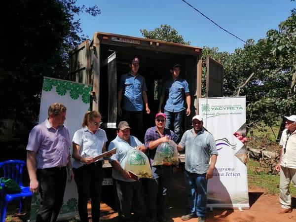 GOBERNACIÓN DE ITAPÚA ENTREGÓ ALEVINES EN HOHENAU