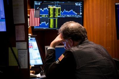 Wall Street se hunde y cierra 15 minutos por pánico al coronavirus y petróleo